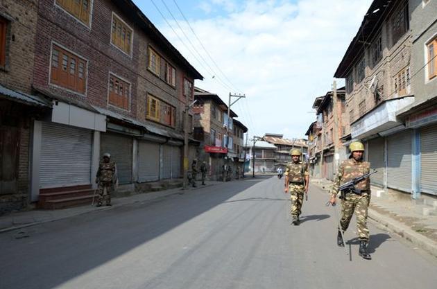 Curfew, shutdown continue in Valley on 23rd consecutive day